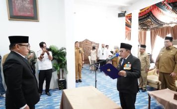 Lantik Elizar Sebagai Pj Sekda Kabupaten Tanah Datar, Ini Pinta Bupati Eka Putra