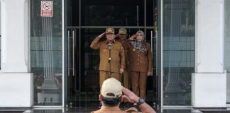 Perdana Pimpin Apel Gabungan, Wali Kota Pematangsiantar Wesly Silalahi Minta ASN Berkomitmen untuk Bekerja Keras dan Memberikan Terbaik Bagi Rakyat