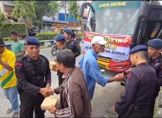 Polri Hadir dan Peduli: Satbrimob Polda Sumut Gelar Bakti Sosial di Jumat Berkah dan Minggu Kasih