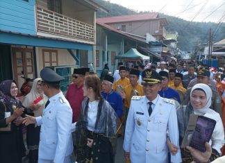 Bupati dan Wakil Bupati Anambas Tiba di Pulau Siantan, Disambut Meriah oleh Masyarakat