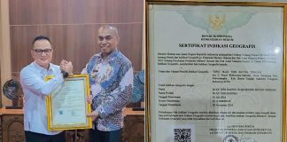 Perkuat Sinergi, Pemda Buton Tengah Terima Sertifikat IG Produk “Teri Waburense” dari Kementerian Hukum Sulawesi Tenggara