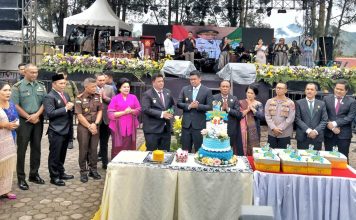Wakil Bupati Simalungun Hadiri Perayaan Hari Jadi Ke-21 Kabupaten Samosir