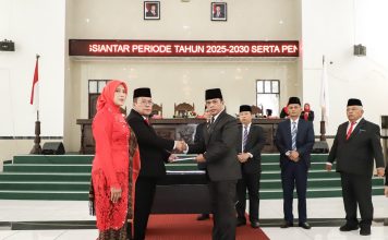 Paripurna DPRD Kota Pematangsiantar dalam Rangka Serah Terima Jabatan dan Penyerahan Memori Jabatan Wali Kota dan Wakil Wali Kota Pematangsiantar