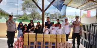 AKP Sri Budianto Bagikan Paket Sembako Dalam Rangka HUT ke-20 Polda Kepri Untuk Panti Asuhan Kasih Ibu