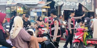 Intens Patroli, Anggota Samapta Polres Aceh Timur Hadir Berikan Rasa Aman Bagi Warga Yang Ngabuburit