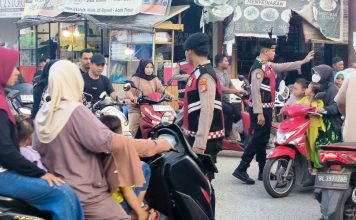 Intens Patroli, Anggota Samapta Polres Aceh Timur Hadir Berikan Rasa Aman Bagi Warga Yang Ngabuburit