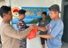 Kelompok Kapal Cumi Serahkan Bantuan Paket Sembako Untuk Warga Midai