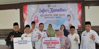 Bupati Kasmarni Serahkan Perangkat MOLDUK Portable di Kecamatan Siak Kecil