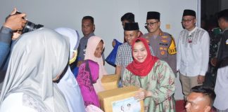 Bupati Bengkalis Kasmarni Salurkan Bantuan untuk Masyarakat Kecamatan Pinggir