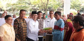 Wali Kota Payakumbuh Serahkan Paket Ramadan Baznas Secara Simbolis