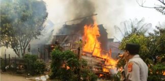 Satreskrim Polres Aceh Timur Olah TKP Kebakaran, Hanguskan 5 Rumah di Simpang Ulim