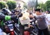 Masyarakat Antusias Saat Kapolri Turun Langsung Berbagi Takjil