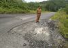 Jalan Berlubang di Bunguran Tengah Rawan Kecelakaan