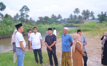 Saat Subuh Berjamaah, Masyarakat Talawi, Sampaikan Aspirasi pada Wali Kota Zulmaeta