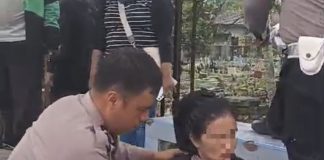 Hendak Lompat dari Fly Over Amplas, Personil Ditlantas Polda Sumut Tenangkan Seorang Ibu Rumah Tangga