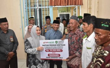Safari Ramadhan Sambangi Warga Rupat, Bupati Kasmarni Serahkan Sejumlah Bantuan