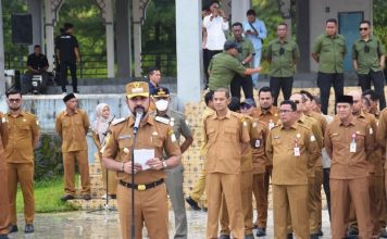 Pidato Apel Perdana Bupati Al-Farlaky : Fokus Kedisiplinan ASN dan Instruksikan Pencairan THR