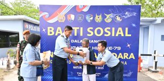 Bakti Sosial HUT ke-79 TNI AU, Lanud RSA Natuna Bagikan Sembako dan Takjil ke Warga