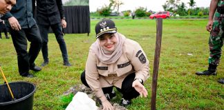 Diselenggarakan oleh Kapolda Riau, Bupati Bengkalis Ikuti Kegiatan Penanaman 10.000 Pohon