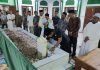 Jelang Lebaran, Bupati Al – Farlaky Ziarah Makam Ulama dan Santuni Anak Yatim di Masjid Ba’lawi
