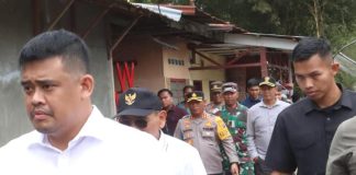Kapolres Simalungun Dampingi Gubsu Tinjau Lokasi Banjir Bandang Dan Longsor di Parapat