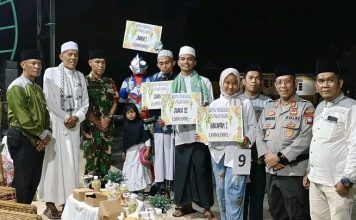 Sekda Lingga H. Armia Lepas Peserta Pawai Obor Keliling di Daik Lingga