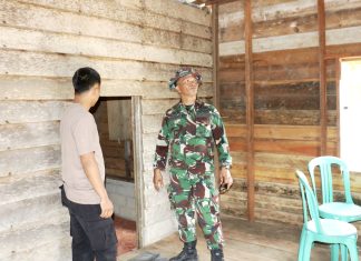 Pasi Ter Kodim 0318/Natuna Tinjau Progres TMMD ke-123 di Desa Selemam Pasi Teritorial (Pasiter) Kodim 0318/Natuna, Lettu Arh Erikson Sinurat ketika meninjau pelaksanaan TMMD ke 123 di Desa Selemam