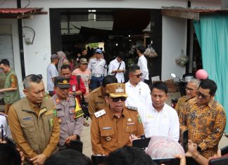 Pastikan Ketersediaan Pangan, Wabup Natuna Sidak Gudang Bulog dan Pasar