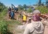 Jalan Poros Milik Pemkab Tuba Rusak Parah Kakam dan Warga Iyuran Untuk Perbaiki