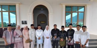 Bupati Natuna Cen Sui Lan Gelar Salat Idul Fitri dan Open House Perdana