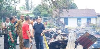 Peduli Warganya, Bupati Lingga Tinjau Langsung Lokasi Kebakaran di Senayang