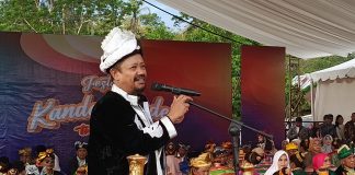 Hadiri Festival Kande-Kandea Tolandona, Azhari Paparkan Sejumlah Program Pembangunan Buton Tengah ke Depan