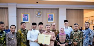 Percepat Pembangunan Daerah, Bupati Bengkalis Ikuti Rapat Bersama Gubernur dan Kepala Daerah se-Provinsi Riau