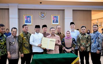 Percepat Pembangunan Daerah, Bupati Bengkalis Ikuti Rapat Bersama Gubernur dan Kepala Daerah se-Provinsi Riau