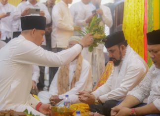 Peusijuek di Julok, Bupati Aceh Timur Tegaskan Semua Kecamatan Diperlakukan Setara