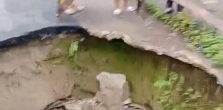 Lubang Besar Membelah Jalan Menjadi Sumber Keluhan Warga di Kelurahan Kahean