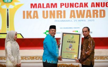 Malam Puncak Anugerah IKA UNRI Award 2025, Bupati Siak Raih Penghargaan Khusus