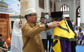 Sekda Natuna Lepas 57 Jamaah Calon Haji, Doa dan Harapan Mengiringi Langkah ke Tanah Suci