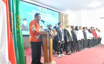Gubernur Ansar Kukuhkan IKA Universitas Ibnu Sina Batam Periode 2024–2029