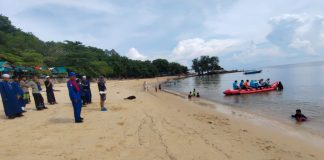 Polairud Polres Karimun Gelar Patroli Wisata di Pantai Pelawan Saat Waisak 2025