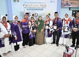 Bupati Bengkalis Lepas Keberangkatan JCH Kabupaten Bengkalis Kloter 13 Embarkasi Batam
