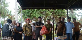 Bupati Al-Farlaky Salurkan Bantuan Masa Panik untuk Korban Kebakaran di Gampong Buket Kuta