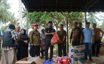 Bupati Al-Farlaky Salurkan Bantuan Masa Panik untuk Korban Kebakaran di Gampong Buket Kuta