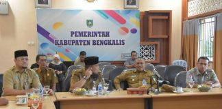 Bupati Bengkalis Ikuti Rapat Percepatan Pembentukan Koperasi Desa Merah Putih Secara Zoom