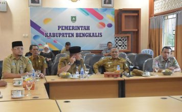 Bupati Bengkalis Ikuti Rapat Percepatan Pembentukan Koperasi Desa Merah Putih Secara Zoom