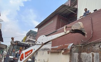 Pemko Medan Bongkar Paksa Dua Bangunan Ilegal