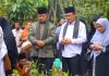 Wali Kota Zulmaeta Antarkan Jenazah Guru Semasa SD ke Tempat Peristirahatan Terakhir