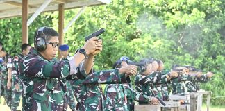 Asah Keterampilan, Perwira Lanud RSA Natuna Ikuti Latihan Menembak