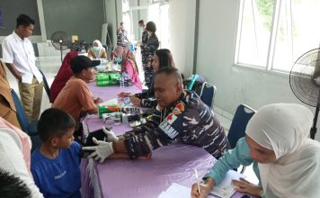 Lanal Ranai Gelar Bakti Sosial dan Kesehatan di Pulau Subi, Warga Antusias Sambut Kehadiran TNI AL