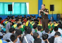 Bangun Kesadaran Hukum, Kejati Kepri Sosialisasi Bahaya Napza, Bullying dan Bijak Bermedsos di SMKN 3 dan SMKN 4 Tanjungpinang
